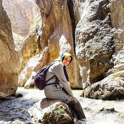 در اندرون من خستهدل ندانم چیست...که من خموشم و او در فغان و در غوغاست