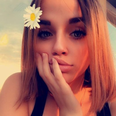 grandi_julie's profile picture. French Girl