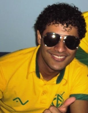 Eu sou aquele que busca viver sem medo de errar... Pra que se preocupar com o dia de amanha se ele termina depois de amanha.