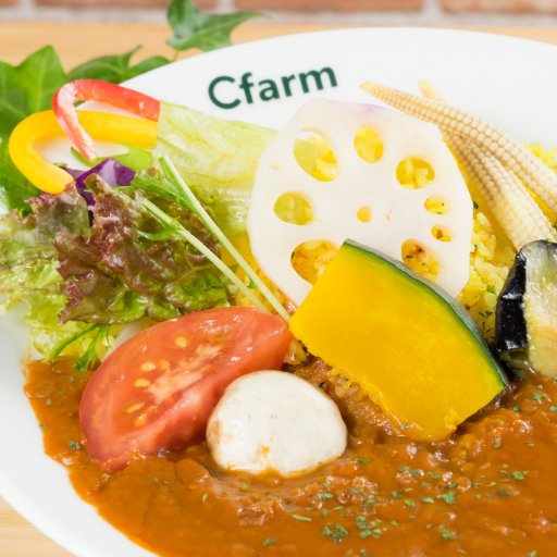 ブックオフの本を自由に持ち込んで読めるブックオフにあるカレー屋さんです♪
カレーはもちろん、こだわりの唐揚げや燻製ポテサラもおすすめです！