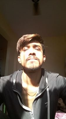 Nazar Bacha ke Guzarna hai to Guzar jao,
Main Aayina hun Meri apni Zimmedari hai!