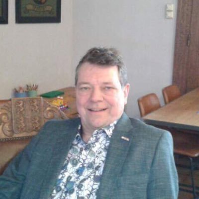 *London https://t.co/l2d4skrEY9 van Maartje(17-6-1989)+Martijn(7-7-1993).Raadslid Helder Helmond.Vz Comité OMD-Helmond.Lid Catharinagilde.
