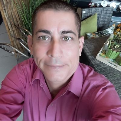 Asesor de telecomunicaciones propietario de multiservicios
comercializamos los productos pospago móviles y fijos de claro..y móviles de cnt
