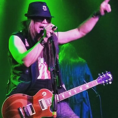 Hey! I am Goro from the land of the rising sun, singer of the band GORO!! ロックバンド、GOROのリードシンガー/ソングライターです。45年ほどボクシングファンで今もボクシングの練習体を鍛えるためにやってます。犬と猫両方好き。旅も好きです。