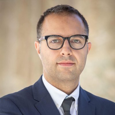 Urologist, robotic surgeon, laparoscopist. Keynote speaker, opinion leader and innovator in education and simulation technologies | Founder of @intech_sim.