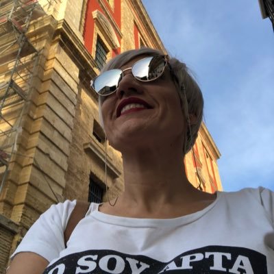 Soñadora,idealista, luchadora,científica,lectora,humanista,runner,amiga,confidente,docente y de mote me dicen delegada y muy cañailla San Fernando mi pasión