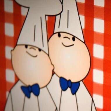 Genieten in een bourgondische sfeer van ontelbare lekkere pannenkoeken, een heerlijk terras, speeltuin, speelzolder en het winkeltje van Kokkie.
