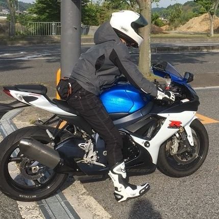 GSX-R750(L1)、セロー250、カメラ、自転車、子供4人、1990年生。旅や冒険が好きみたいです。