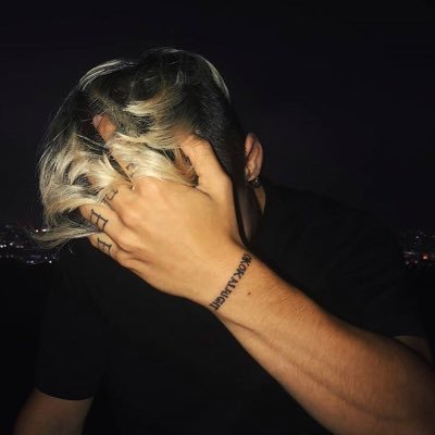 secondliye's profile picture. 