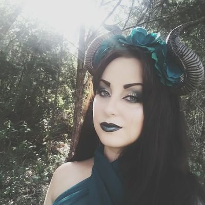 Lyndsey_Lumos's profile picture. Texas cosplayer who is obsessed with Batman, Lord of the Rings and Harry Potter! ⚡I also model & do promo work so feel free to reach out to me if interested!
