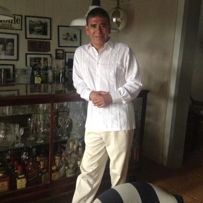 Periodista / editor de Negocios, Reforma. coleccionista, testigo y narrador de grandes y pequeños momentos de la historia, gustoso del buen vino y jazz.