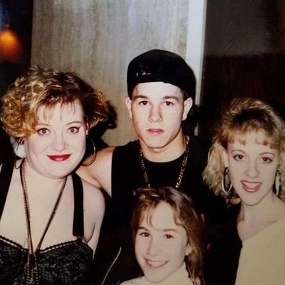 CandeePura's profile picture. 