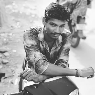 NzcmuY3732VHNQE's profile picture. என்னை பற்றி முழுமையாக  தெரிந்தவன் என் வீட்டு கண்ணாடி மட்டுமே!!!!!!