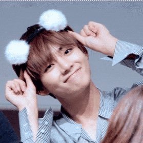 Time can fly by fast but don't forget the people who were/are there. 🕊 No matter if you are an Exo-L, Shawols,Nctzen, Army etc. We should all respect not hate.