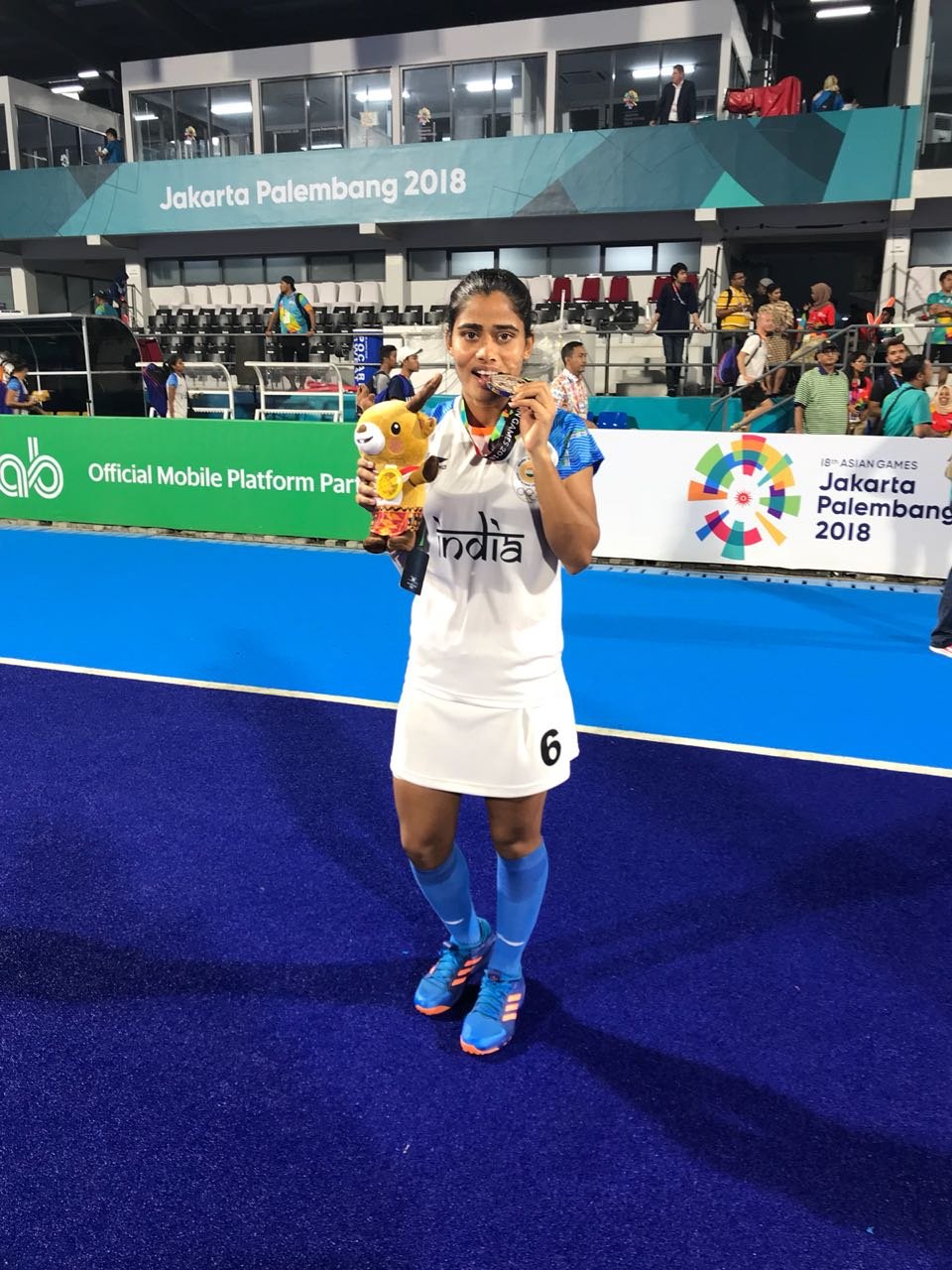 Reenakhokhar6's profile picture. Indian hockey player,Asian games 2018 Silver medalist 🥈,World Cup 2018,Tokyo Olympic 2020