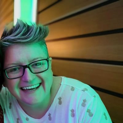I like vodka and cats! Instagram cazcam1, Snapchat carolingus01, Facebook Carolyn Cameron 🌈
https://t.co/JM587WWIzk @teamsnowfairies https://t.co/YA4tcP6kqO