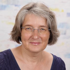 Professeure de Maths, coordinatrice Erasmus+ et eTwinning, référente Europe au lycée, animatrice IREM de Caen.