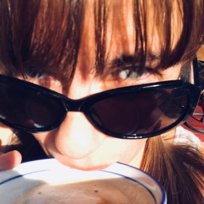 kaffeeabhängig, stets überarbeitet, 3 Teenies mit @fuchsereien - tweete aus Zeitgründen unregelmäßig - Außer mit Juristen nichts mit Rechten am Hut🏳️🌈sie|she