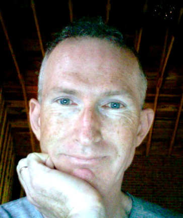 TweetAHotel's profile picture. I'm @pkhynes from VibeAgent - hotel metasearch.  TweetAHotel feeds a blog of LIVE mini hotel-reviews.  Please try it!