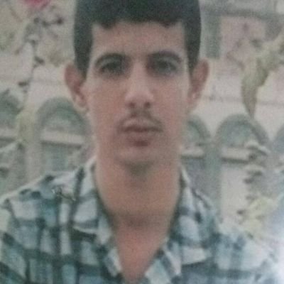 موظف مدير مالي في الموسسة العامة للكهرباء حا صل علي موهل بكالوريس تجارة تخصص محاسبة