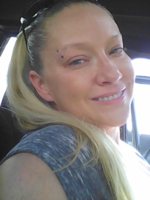 God is my everything I'm a mother of 3 i love my family,friends,nature,life,animals I'm broken and lost since mom passed