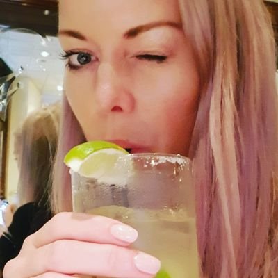 🥗🍷 Foodie, wine & spirits enthusiast
🍸🍹 Maker of @nellytickner
🤔😅 Thoughts my own, obviously