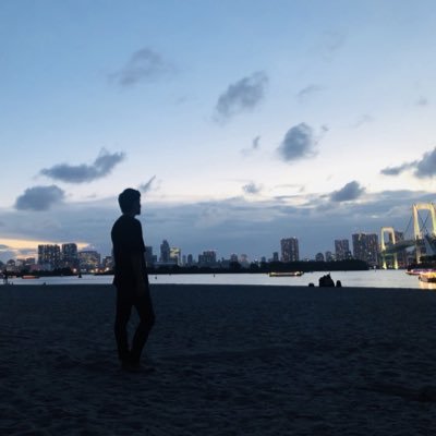 caffe131313's profile picture. [400円で月59万稼ぐ手順教えます] FXとか投資系は怪しいし怖いけど、今のクソみたいな大学生活を変えたいビジネス初心者大学生限定で自分の「好きな事」と「参考書」で月59万稼ぐ手順教えます。でも月100万は無理です。他を当たってください。◉興味ある人はDM下さい！先着10名→残り3名