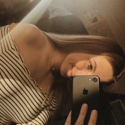 Rhi_Rhi1999's profile picture. had to delete my old account ://