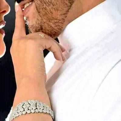 اشوفك مثل نور القمر مايقبل التشبيه وكن الناس حولك نجومٍ مالها داعي !؟