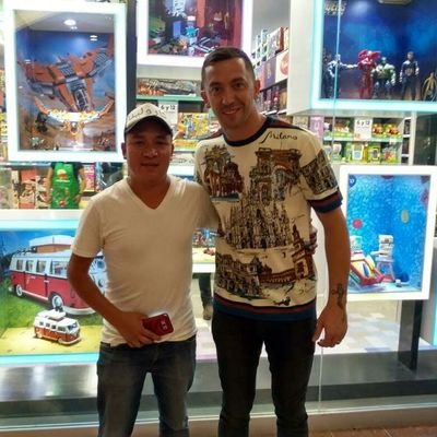 Americanista de corazón, Aficionado del Fc Barcelona y de los Empacadores de Green Bay!  Amante de Lamborghini