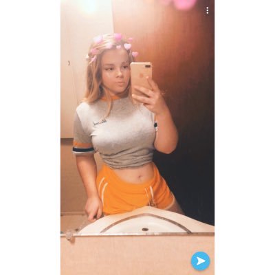 ZaydaRaex's profile picture. these words can’t hurt cus these shades gucci 😎 Instagram: xoxo_zayda