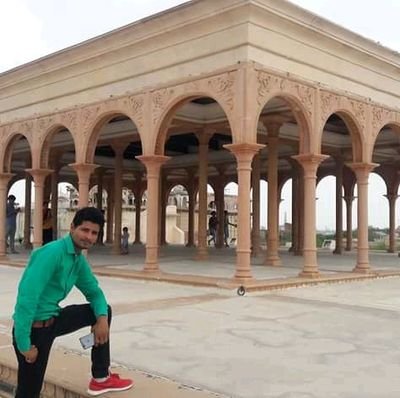 Rahul18437608's profile picture. I am student