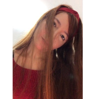 kapristy's profile picture. A veces me inspiro un poco y escribo algo por ahí. 🌿