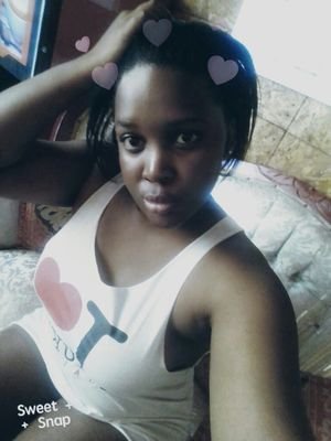 MunkuzaSihle's profile picture. 90s kid dark chocolate skinned flower of joy🌼 movie lover specially horror.deep house listener.pretty much an indoors person who would love to go out smtime