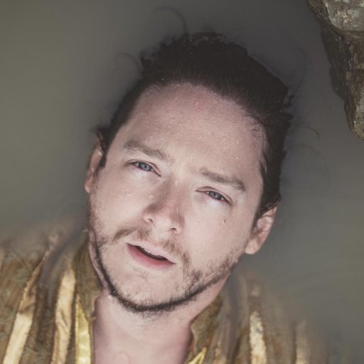 piloucote's profile picture. Musicien, réalisateur et entrepreneur social. Fondateur de Studio Le Nid, Projet 1606, Projet BTU et du @leBEAM6.