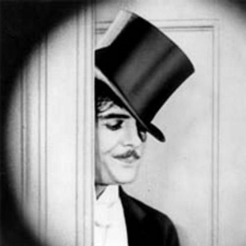 Uncaballero22's profile picture. He llegado a una edad en la que aprecio la cortesía.