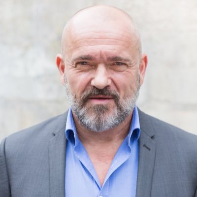 je fais un peu de tout....mais toujours mal 😀