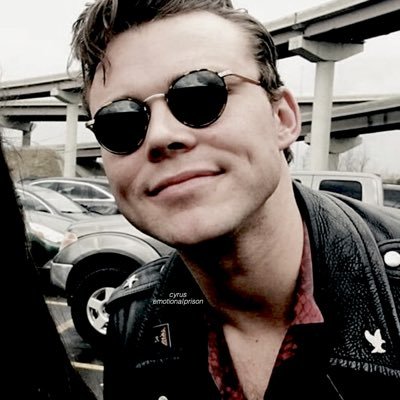 emotionaIprison's profile picture. ⠀⠀⠀⠀ ⠀⠀⠀⠀⠀⠀