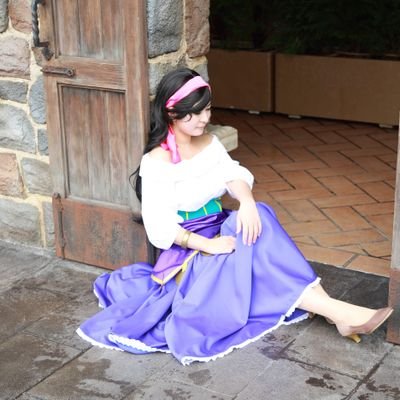 Emiria dハロ9 30海 初のdハロ 一緒に写真撮っていただいた方ありがとうございました エスメラルダ諸事情で黒髪じゃなくて申し訳ないほんとに エスメラルダ Dハロ仮装者さんと繋がりたい17 Dハロ仮装 衣装製作 ディズニー ディズニー