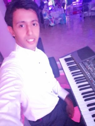 Brahim-Djelloul Mohamed El- Mehdi
🎹 Pianiste 🎵 Musicien 🎶 Foot ⚽️
Algérien 🇩🇿 الجزائر DZ
MCO 🔴⚪ نادي مولودية وهران
Real Madrid CF ⚪