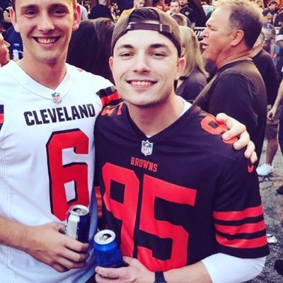 28, Cleveland sports enthusiast, #dawgpoung