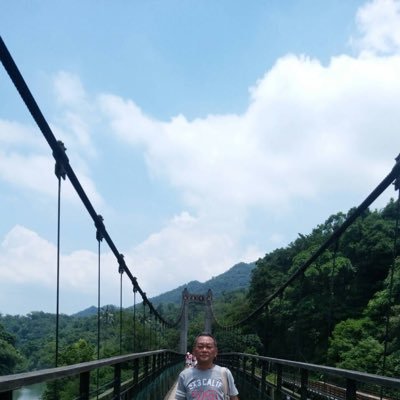 G系自営業のGです。タイ 台湾 香港とかの節約アジア旅行が趣味。現地の公共交通機関を使い倒す派。映画はSF。筋トレ継続中。ラジオ自作やオーディオメカ弄りが最近の趣味。