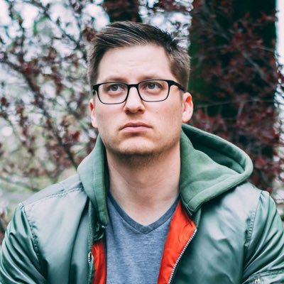 Graphic/Web Designer and Illustrator, Interactive Media Designer, Sketchnoter and Poker Enthusiast