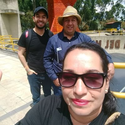 Docente de Química y Biología, amante de la investigación de cosas hechas jajaja pero que  mejoran el ambiente... Creo en Dios y mis congéneres.