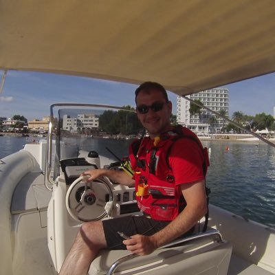 Coastguard, RYA instructor, general sea lover 🚤 ⛵️🏄♂️🌊 “we can’t change the wind, but we can change the rudder a bit”.