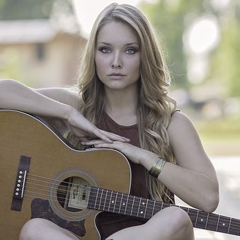 Amyy_John's profile picture. 