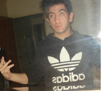 17 :) Single :) Melbourne Australia :) u follow me  i follow back :) RNB & House Foreverr :)