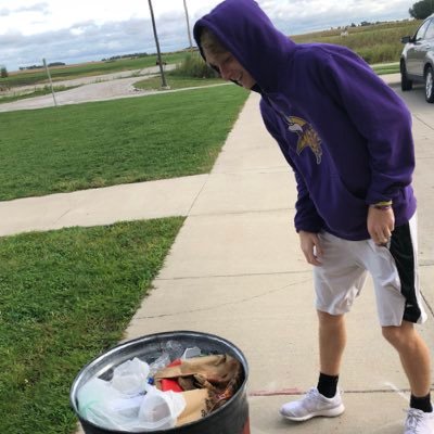 2usain's profile picture. sacrifices body for XP ha