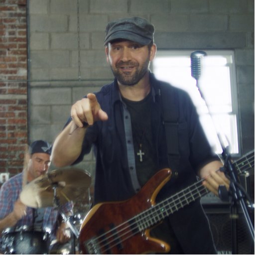 SKalorin's profile picture. Singer & Bassist for Woodfish