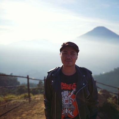 YsfArie's profile picture. Kenapa gunung-gunung berbeda-beda tingginya, karena mereka tau seberapa besar porsinya - berlebihan nda baik #ArieYusuf #MudengMergoPetuk